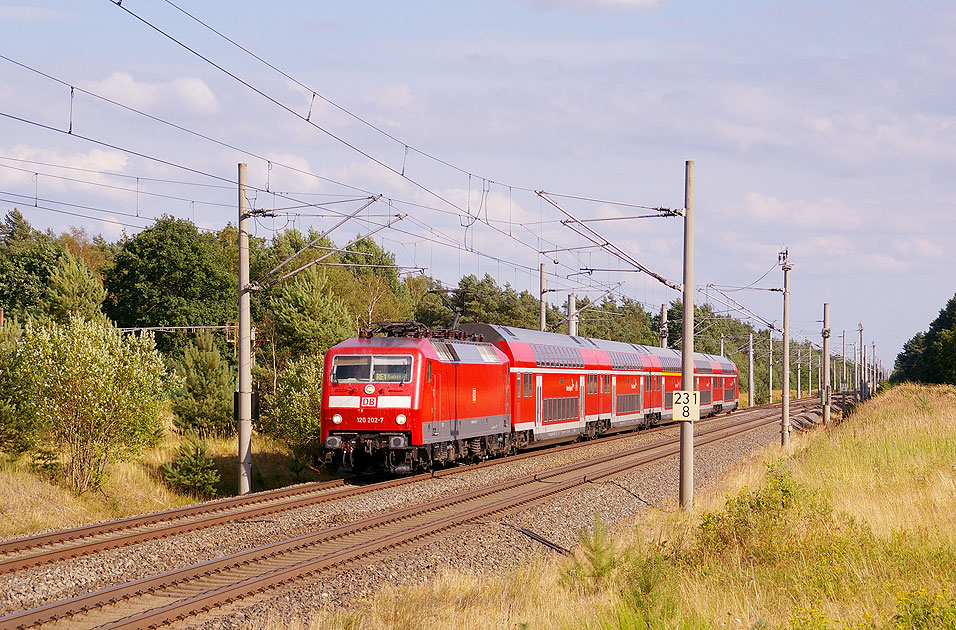 DB Baureihe 120 im Bahnhof Schwanheide