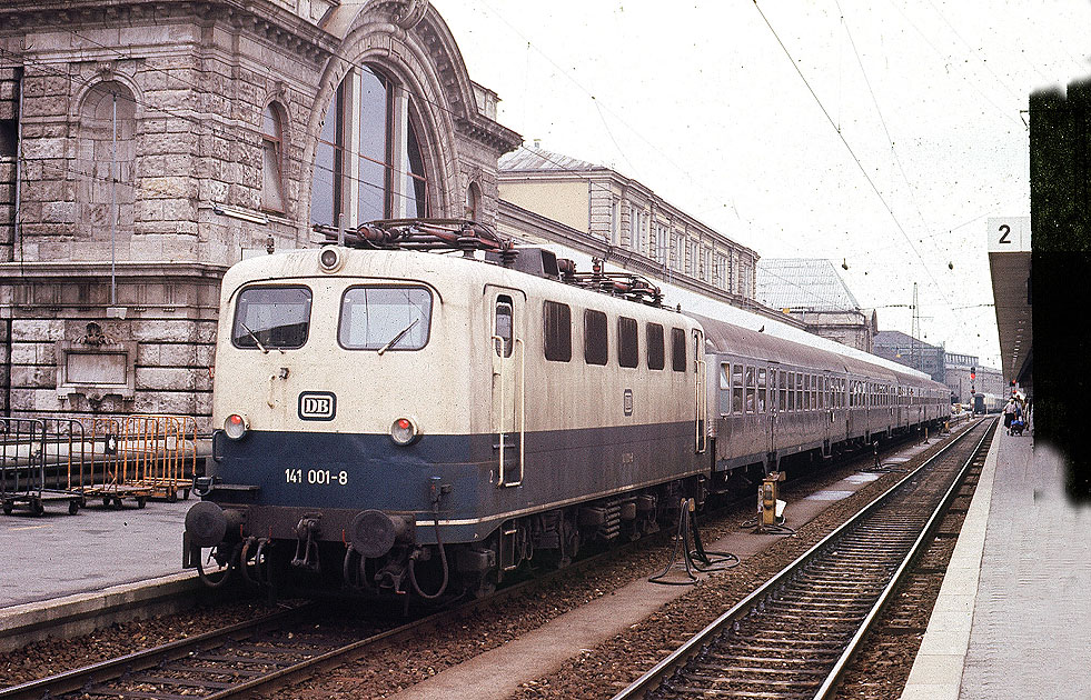 DB Baureihe 141 - Lok 141 001 in Nürnberg Hbf