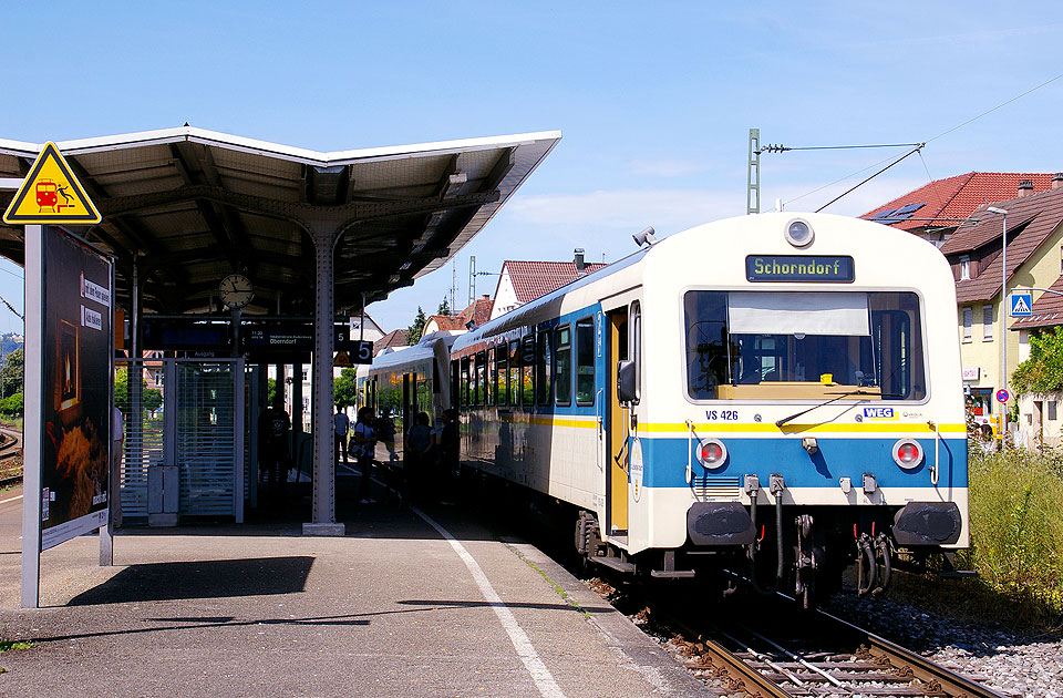 WEG Triebwagen im Bahnhof Schorndorf