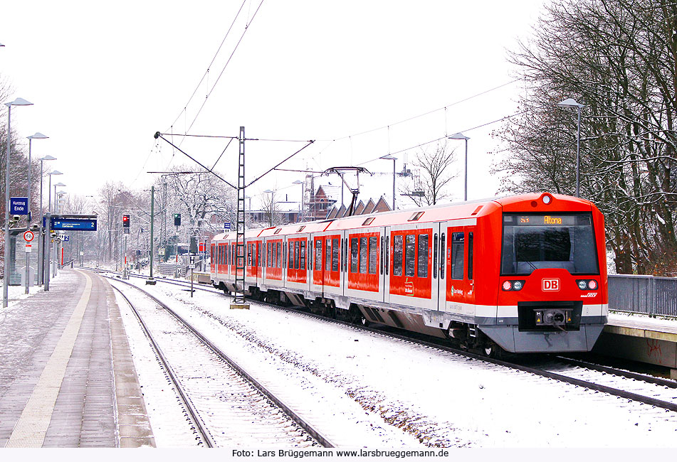 Der Jubiläumszug Anlässlich 10 Jahre S-Bahn nach Stade im Bahnhof Horneburg
