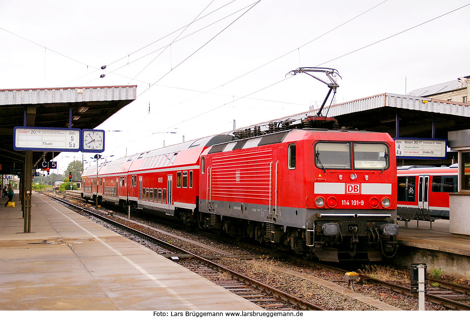 Die DB Lok 114 101-9 in Magdeburg Hbf