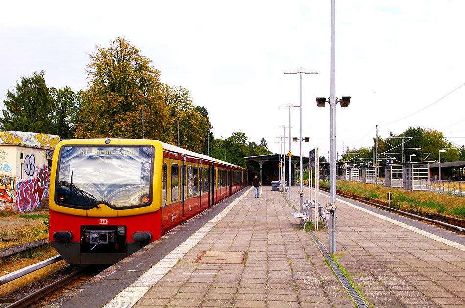 Eine S-Bahn der Baureihe 481 