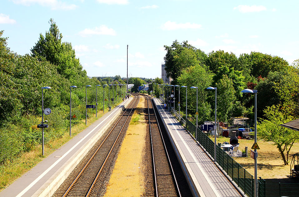 Der Bahnhof Lunden an der Marschbahn von Hamburg nach Westerland