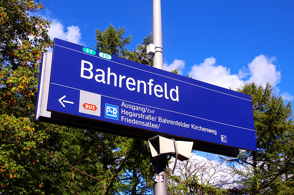 Das Bahnhofsschild vom Bahnhof Bahrenfeld der Hamburger S-Bahn