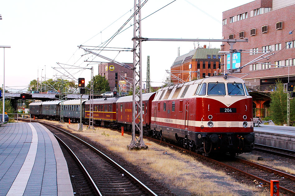 Die WFL Lok 204 mit einem Sonderzug in Lübeck Hbf