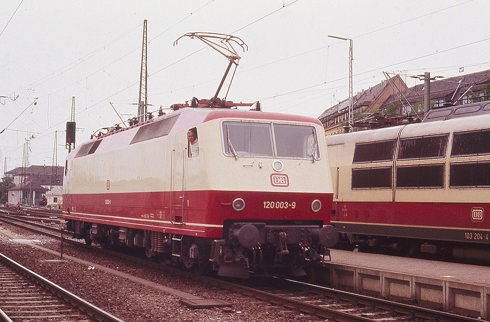 Die Baureihe 120.0 der Deutschen Bundesbahn in Nürnberg Hbf
