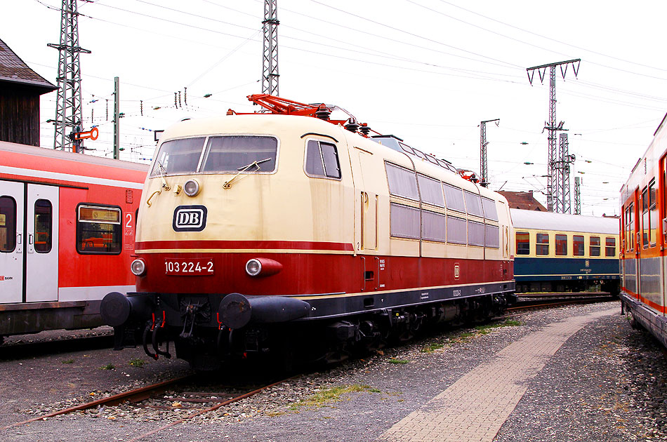 Eine E-Lok der Baureihe 103 im DB Museum Nürnberg
