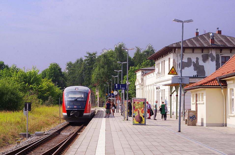 Ein Desiro der Baureihe 642 im Bahnhof Bad Doberan