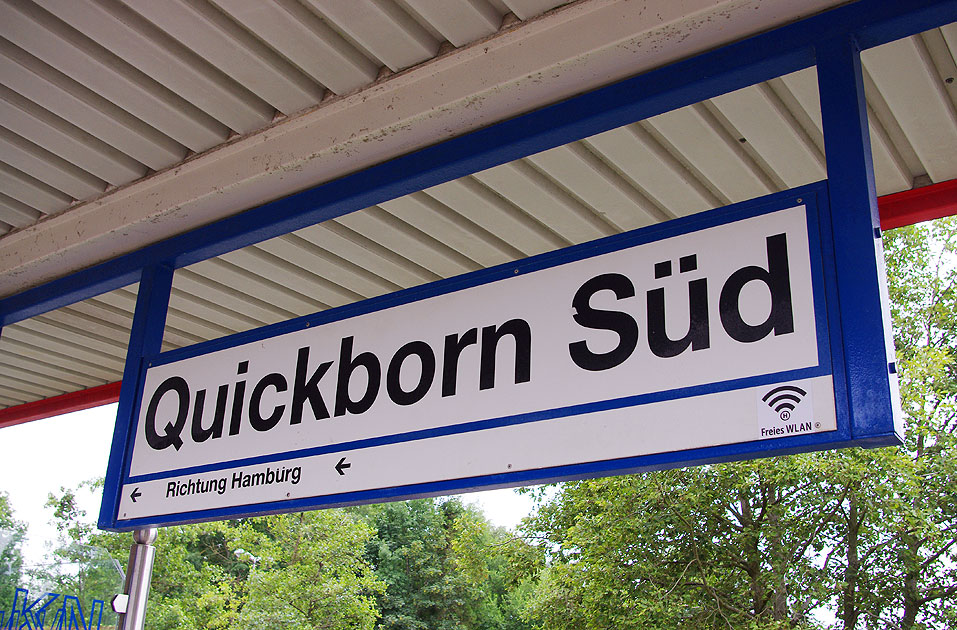 Das Bahnhofsschild vom Bahnhof Quickborn Süd