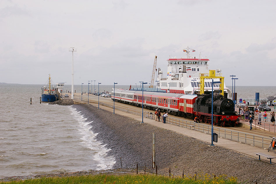 Eine Dampflok in Dagebüll Mole bei der NEG - Anreise nach Föhr und Amrum - Urlaub an der Nordsee