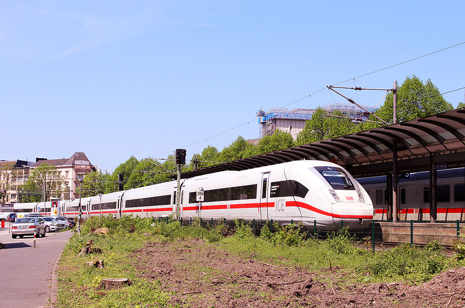 Die DB Baureihe 412 - der ICE 4 im Bahnhof Hamburg-Dammtor