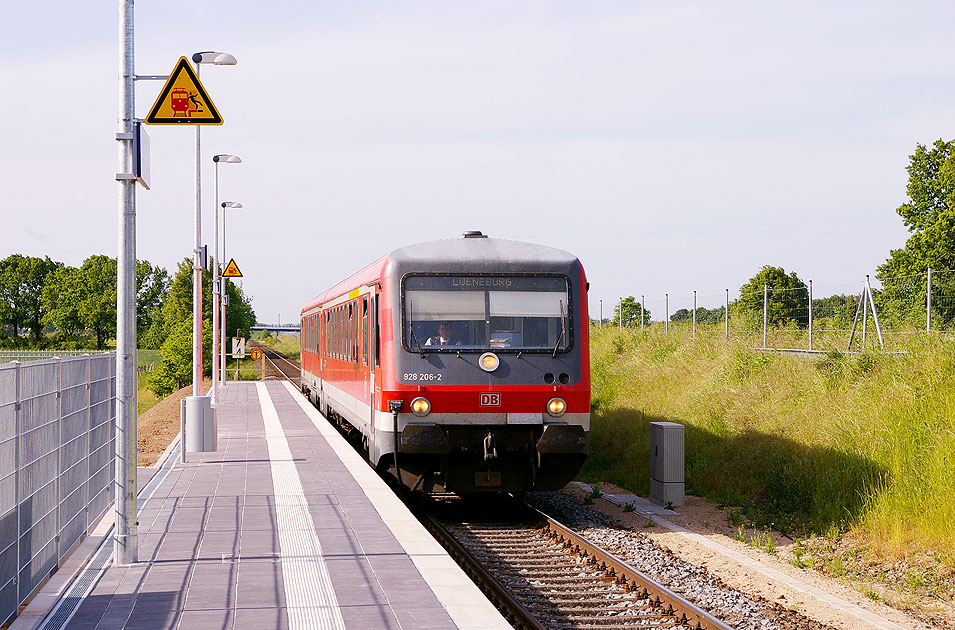 Ein Triebwagen der Baureihe 628 im Bahnhof Lübeck Flughafen