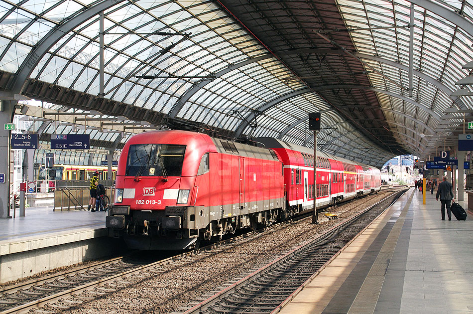 DB Baureihe 182 im Bahnhof Berlin-Spandau