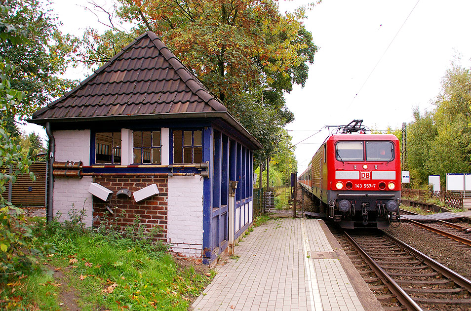 Regionalbahn im Bahnhof Prisdorf