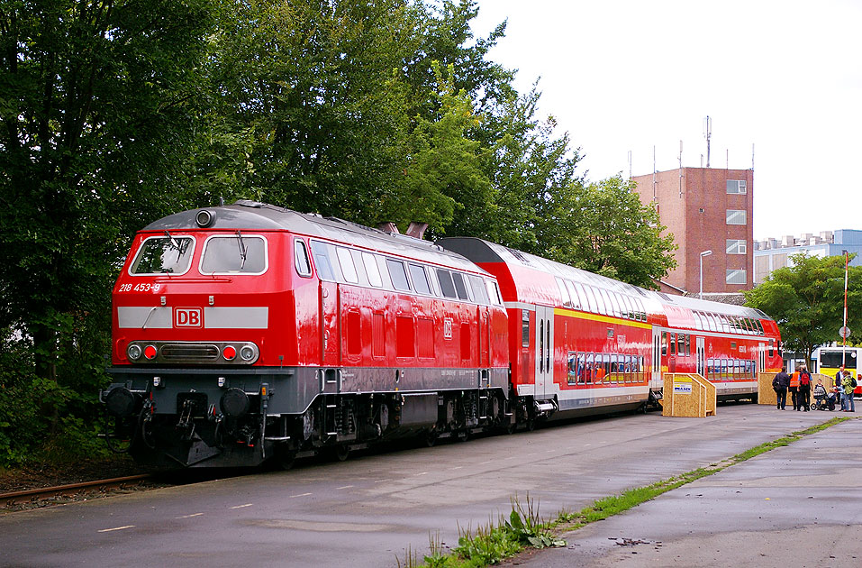 Eine Lok der Baureihe 218 in Uetersen Ost - Ostbahnhof