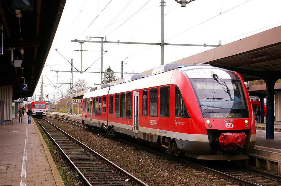 Ein Lint Triebwagen der DB im Bahnhof Neumünster