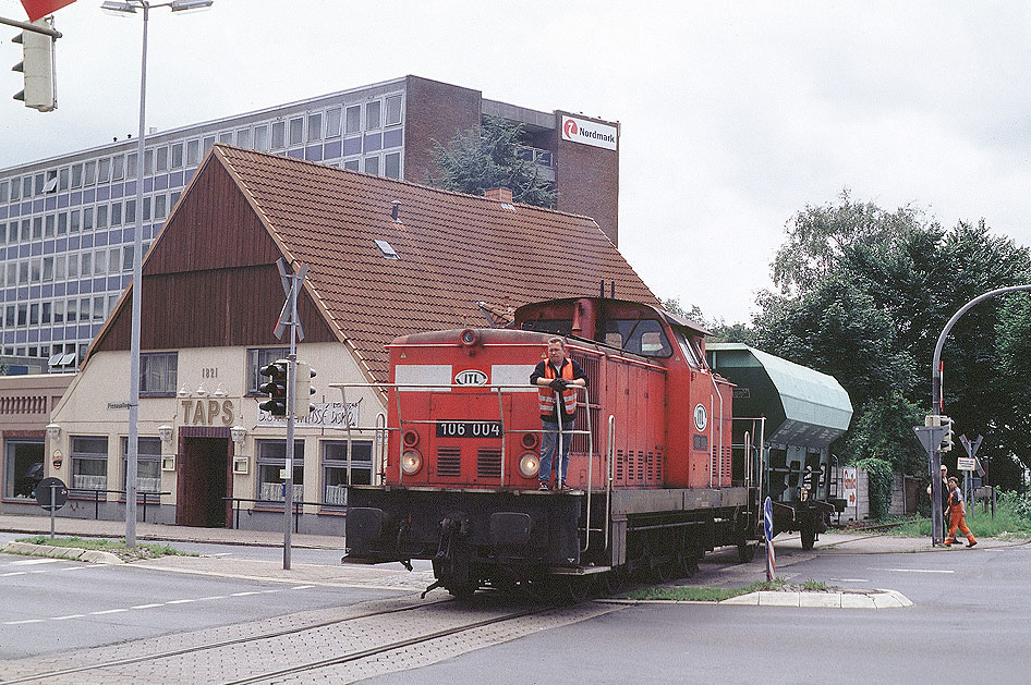 Die ITL Lok 106 004 im Einsatz bei der Uetersener Eisenbahn