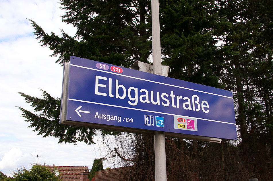 Ein Bahnhofsshild vom Bahnhof Elbgaustraße in Hamburg