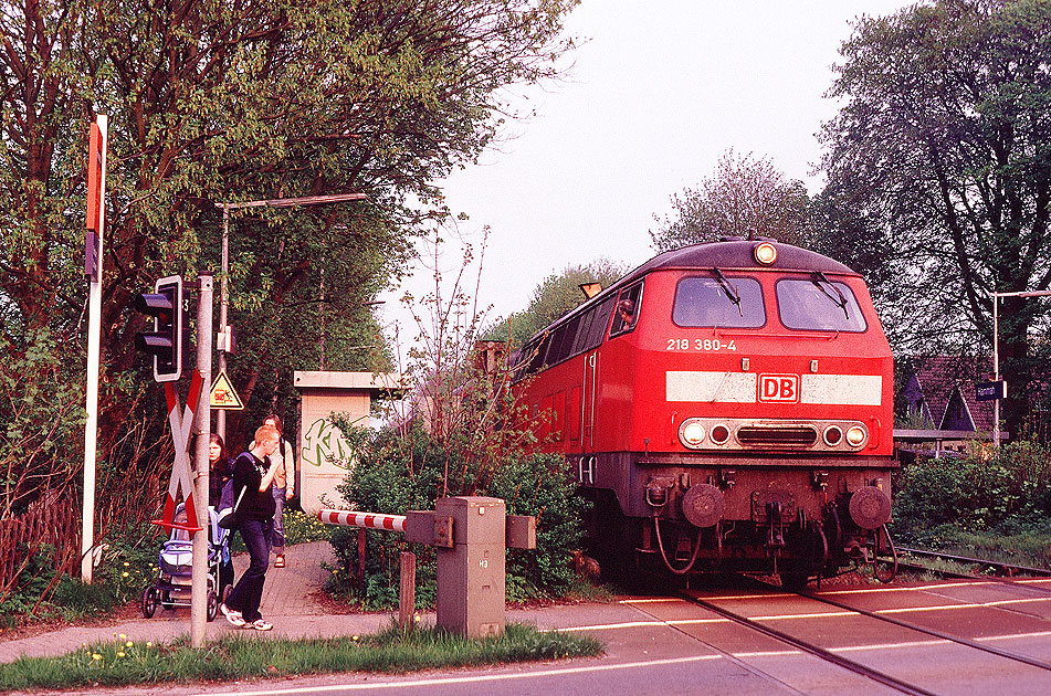 Der Bahnhof Hammah mit einer Lok der Baureihe 218