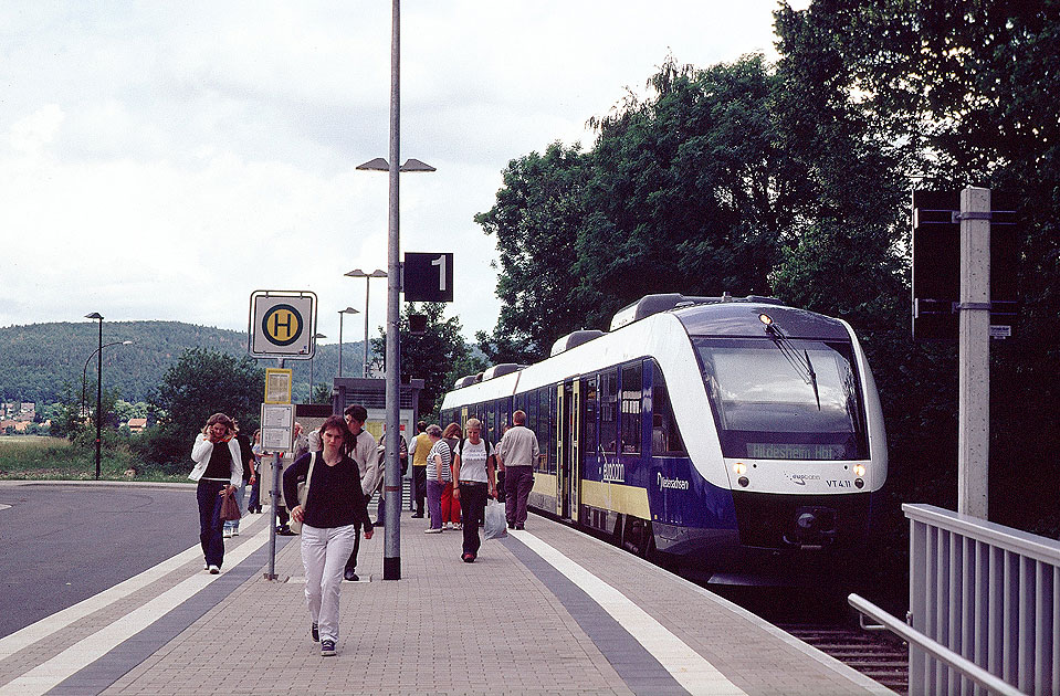 Ein Eurobahn Lint Triebwagen im Bahnhof Bodenburg