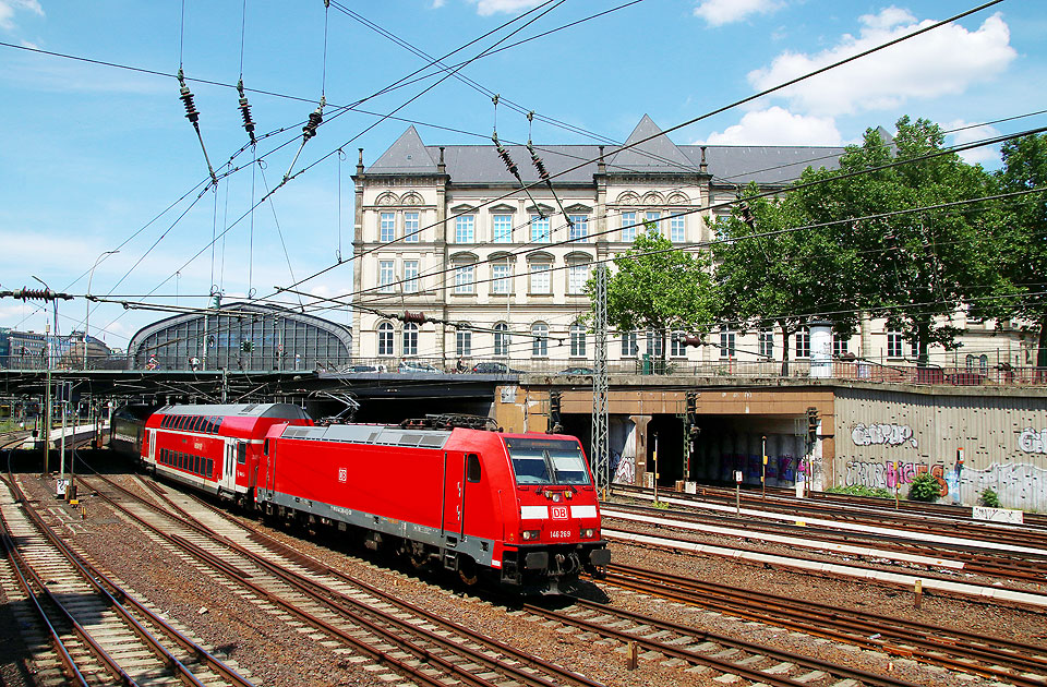 Eine Lok der Baureihe 146.2 in Hamburg Hbf