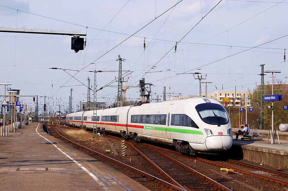 Ein ICE der Baureihe 411 verlässt den Bahnhof Hamburg-Altona