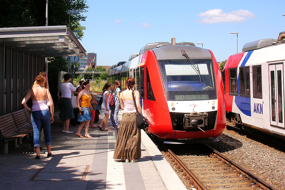 Ein Nordbahn Lint im Bahnhof Bad Segeberg