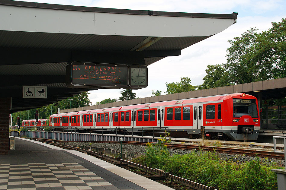 S-Bahn Baureihe 474 im Bahnhof Hamburg-Ohlsdorf