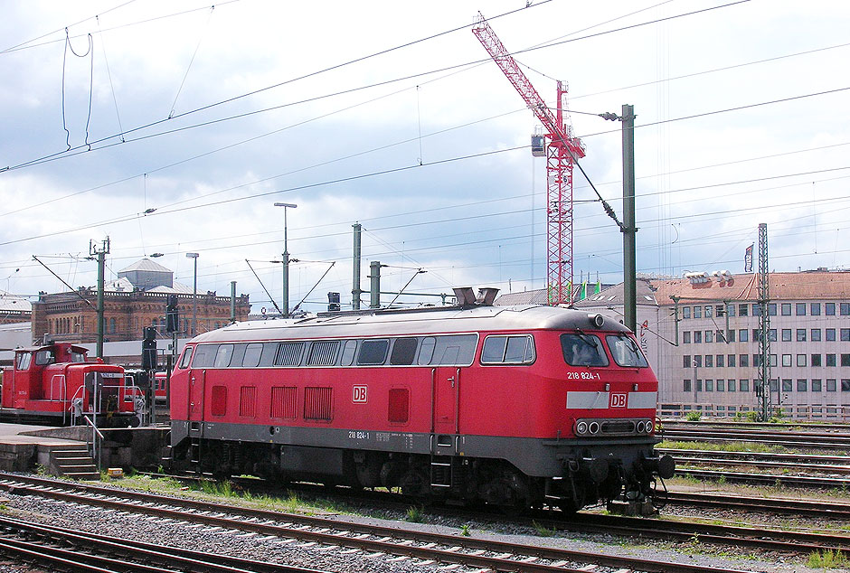 Die 218 824-1 in Hannover Hbf