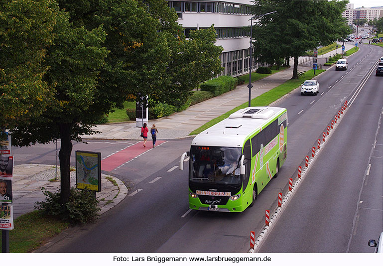 Ein Bus von MeinFernbus in Dresden - Scania OmniExpress 12