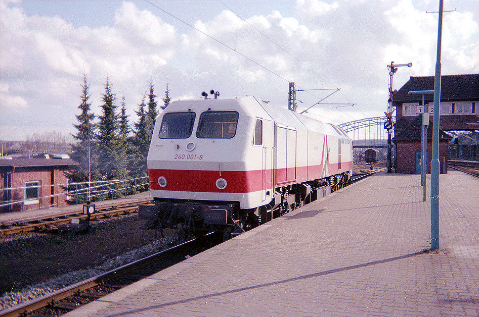 Die Lok 240 001-8 in Kiel Hbf