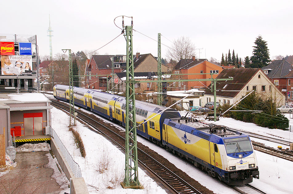 Metronom Zug im Bahnhof Buchholz in der Nordheide