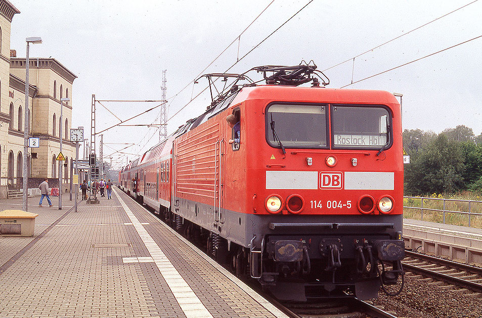 DB Baureihe 112 im Bahnhof Hagenow Land