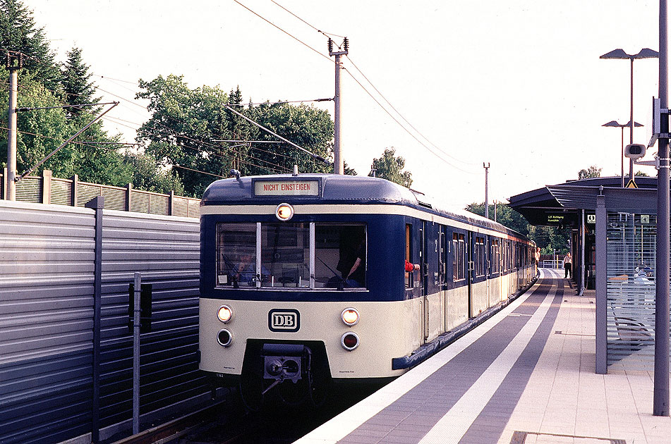 Der 471 062 im Bahnhof Wohltorf als Sonderzug der Historischen S-Bahn Hamburg e.V.