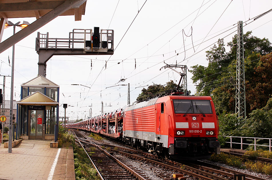 Eine Lok der Baureihe 189 im Bahnhof Magdeburg-Neustadt