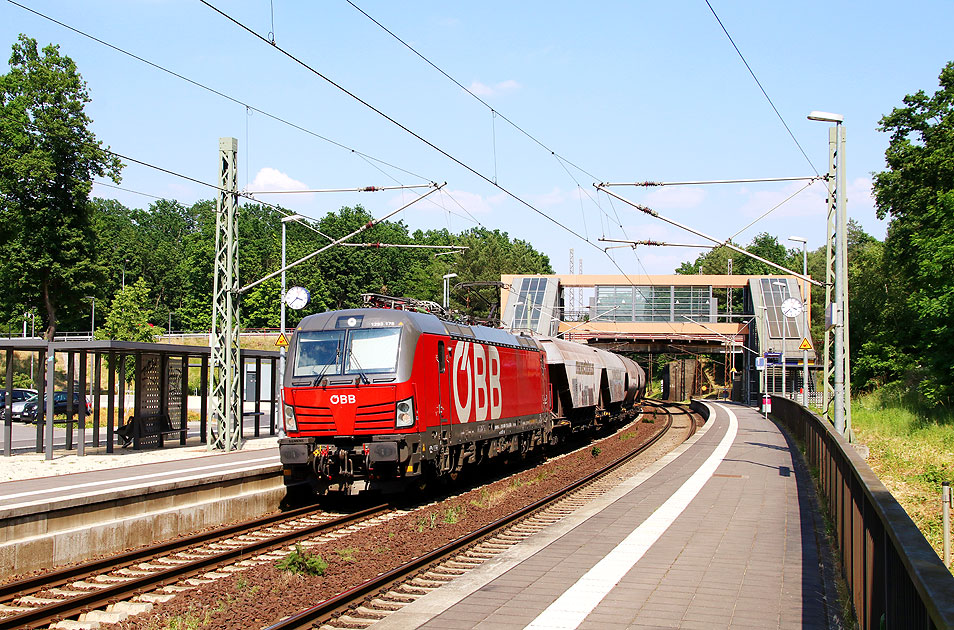 Die ÖBB Vectron Lok 1293 175 im Bahnof Ludwigsfelde-Struveshof am Berliner Aussenring