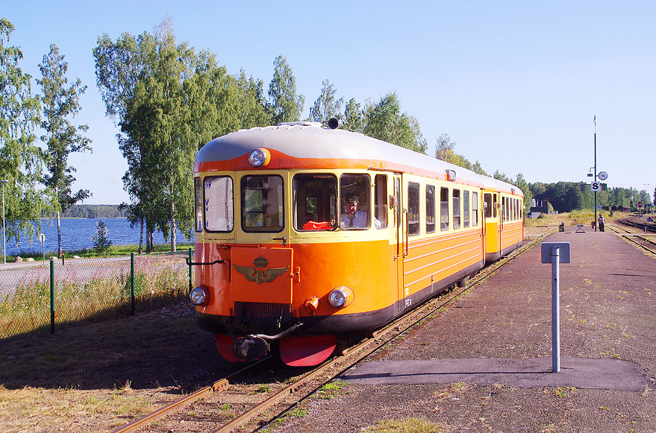 Die Museumsbahn Hultsfred - Västervik im Bahnhof Hultsfred - Smalspåret