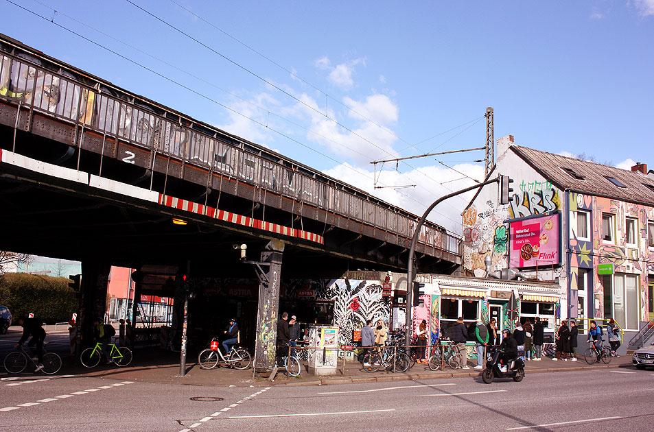 Die Sternbrücke in Hamburg an der Verbindungsbahn zwischen den Bahnhöfen Holstenstraße und Sternschanze