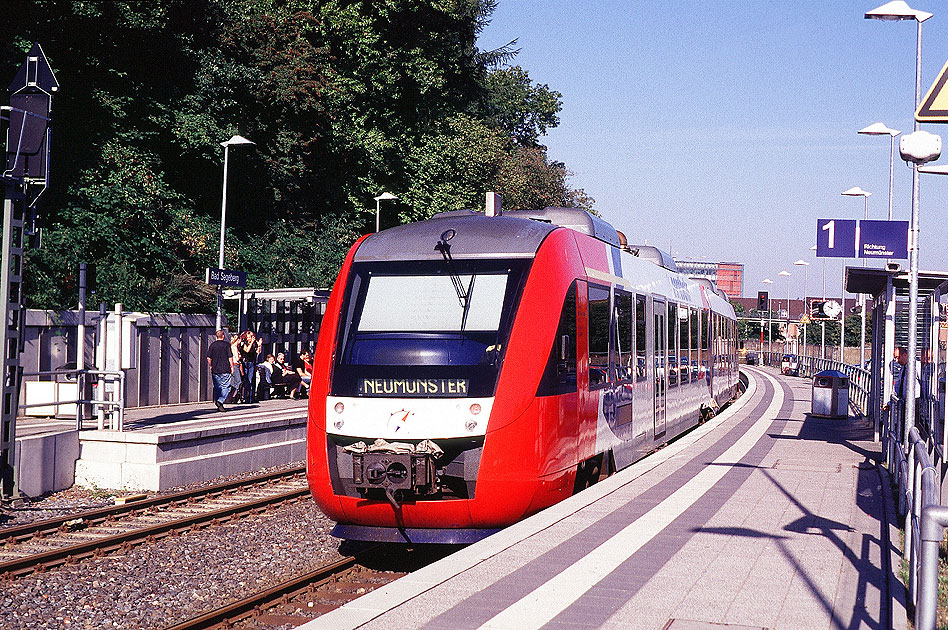 Ein Nordbahn Lint Triebwagen im Bahnhof Bad Segeberg