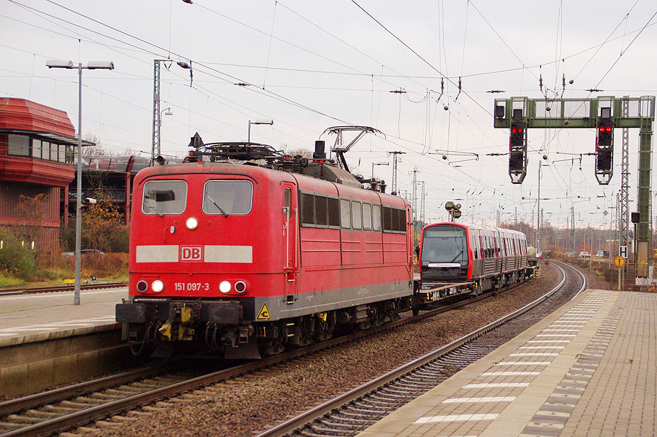 DB Baureihe 151 mit Hochbahn DT5