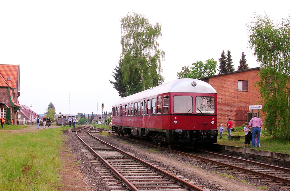 Ein GDT der AVL im Bahnhof Amelinghausen-Sottorf