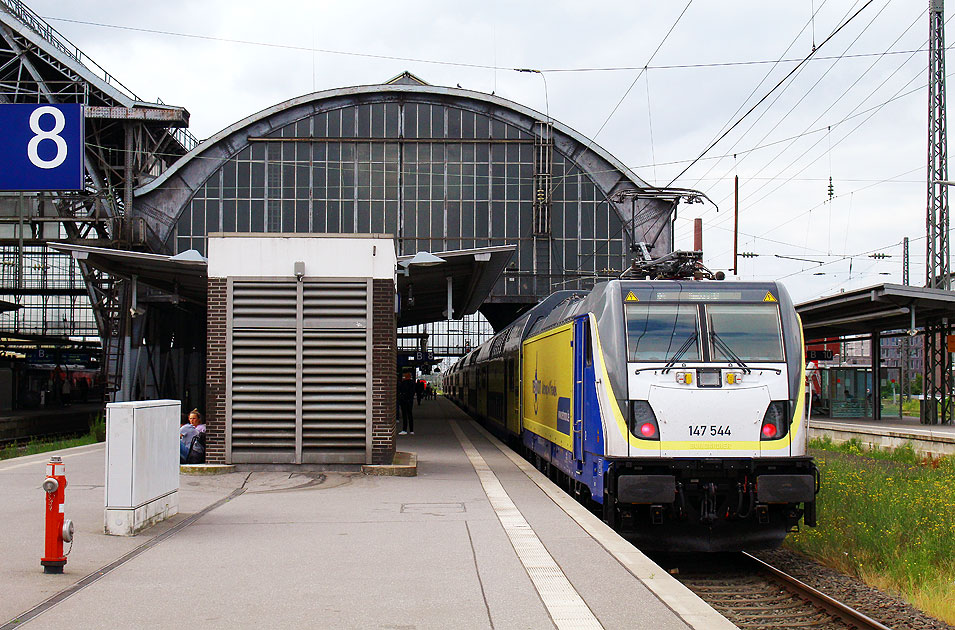 Eine Metronom Traxx der Baureihe 147 in Bremen Hbf