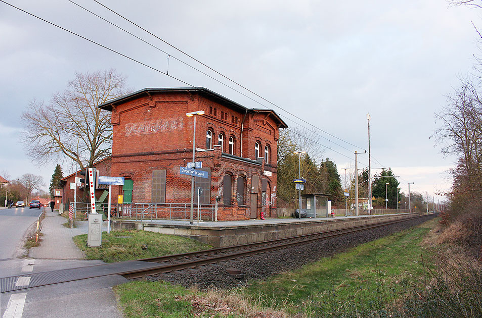 Das Bahnhofsgebäude vom Bahnhof Stederdorf