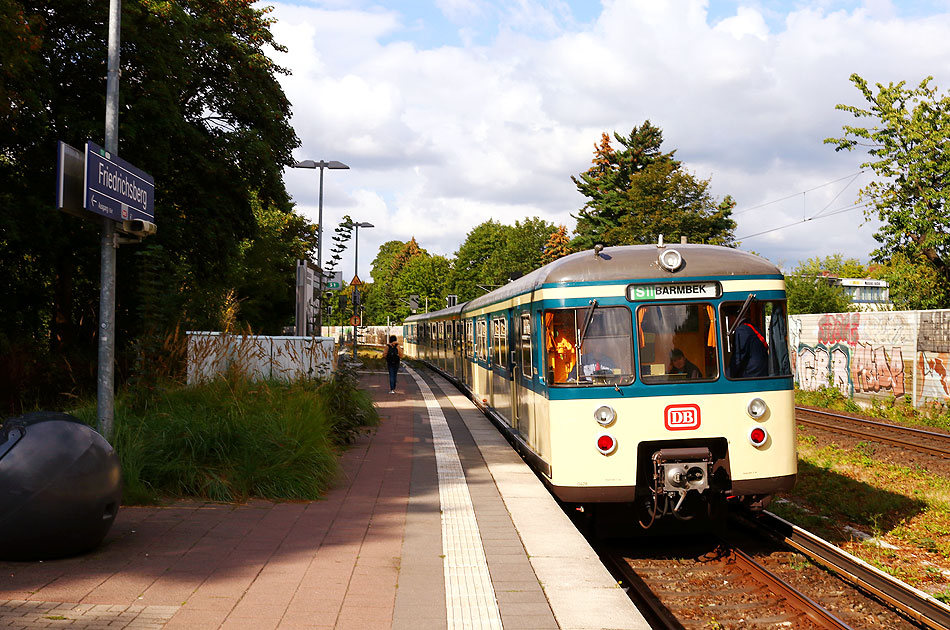 Der Museumszug 470 128 der Hamburger S-Bahn