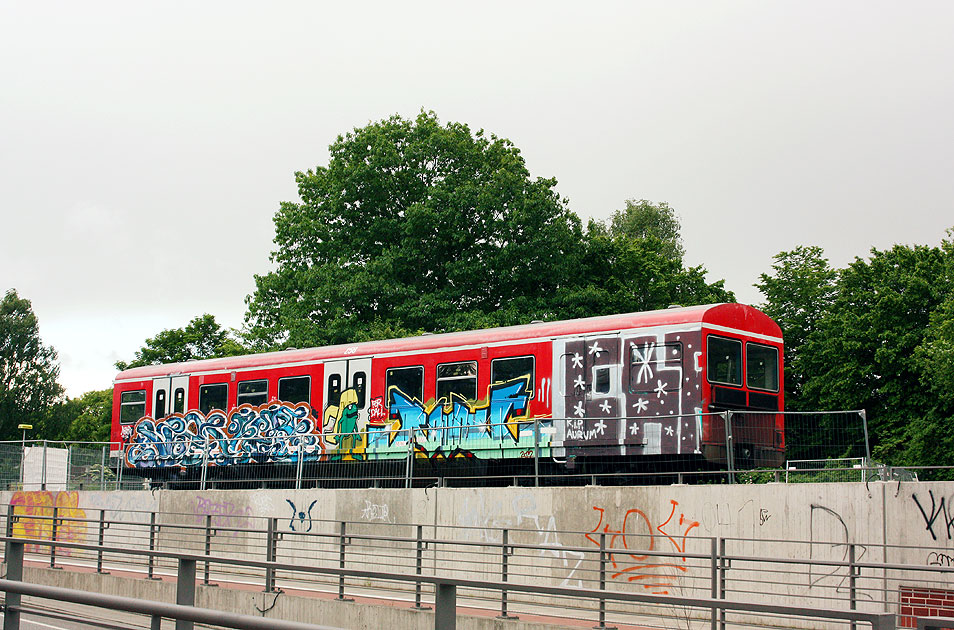 Der S-Bahn-Wagen 473 058 als S 4 Infozentrum