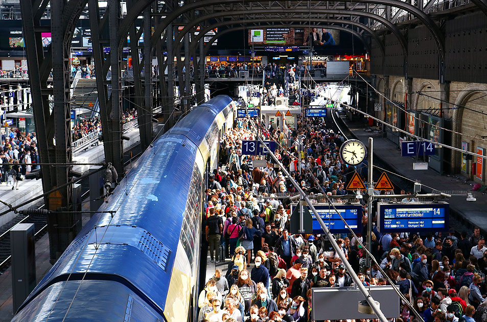 Das 9-Euro-Ticket Chaos beim Metronom und im Hamburger Hauptbahnhof