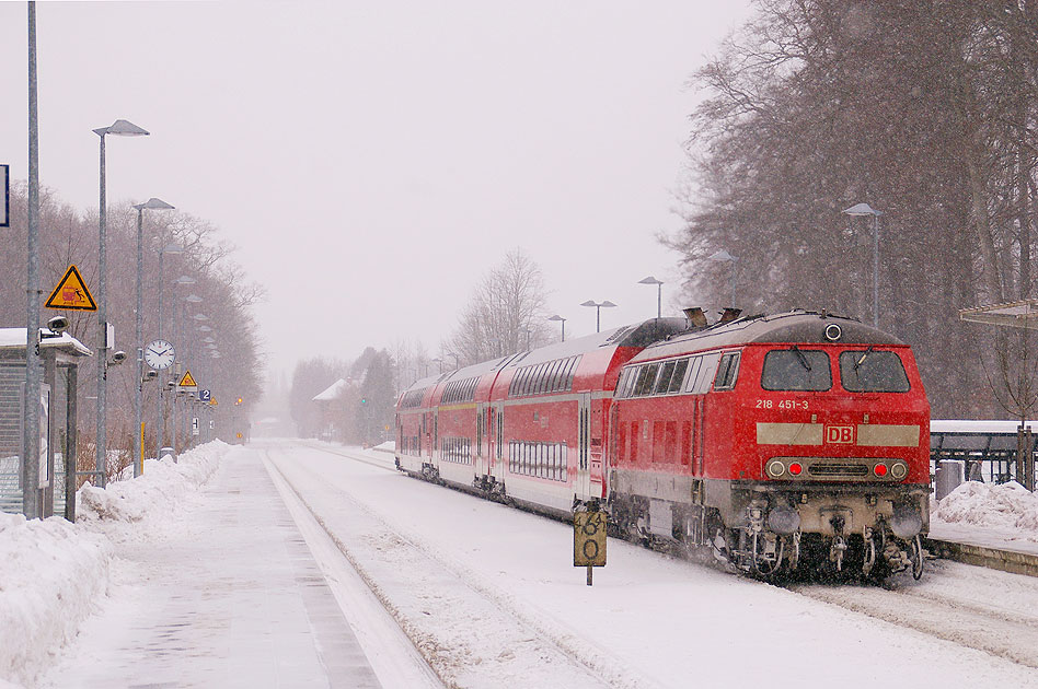 Bahnhof Bad Schwartau mit der DB Baureihe 218 und Doppelstockwagen