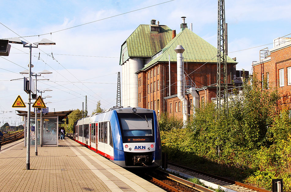 Ein AKN Lint 54 im Bahnhof Hamburg-Eidelstedt