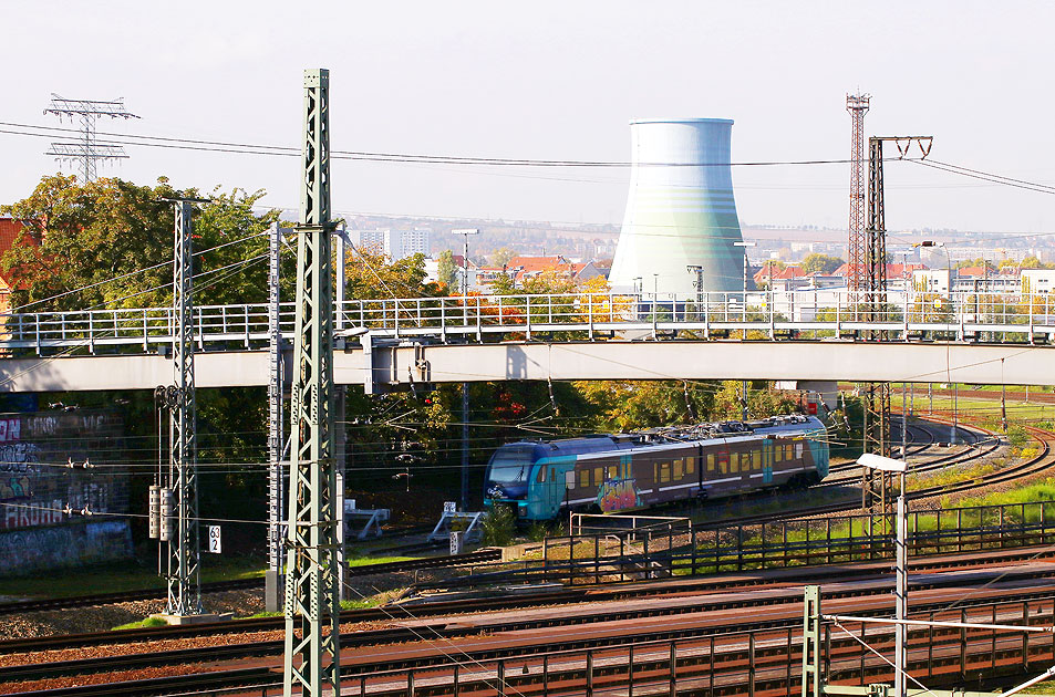 Ein Triebwagen der Baureihe 526 in Dresden
