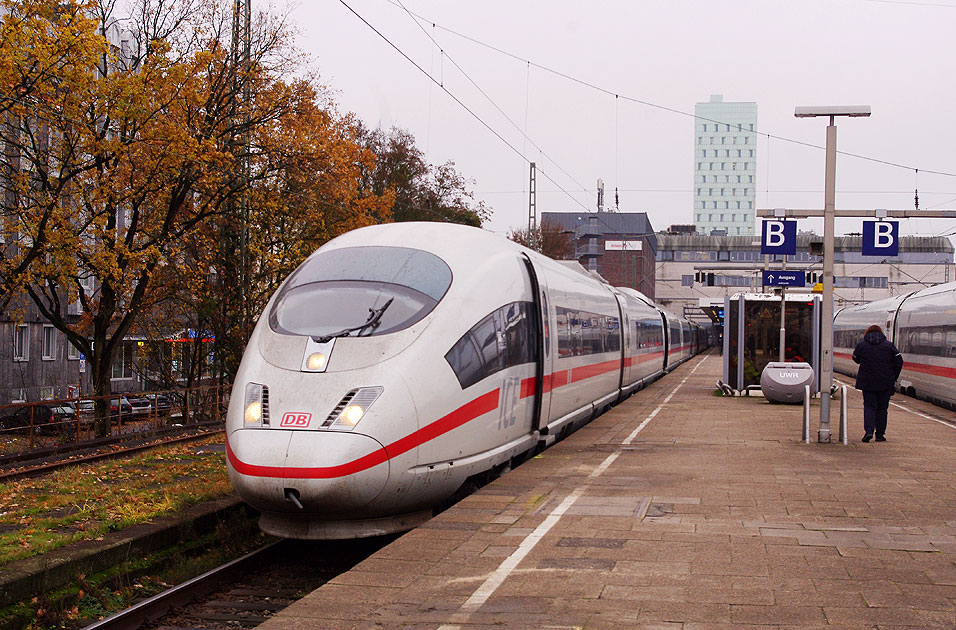 Ein ICE 3 im Bahnhof Hamburg-Altona